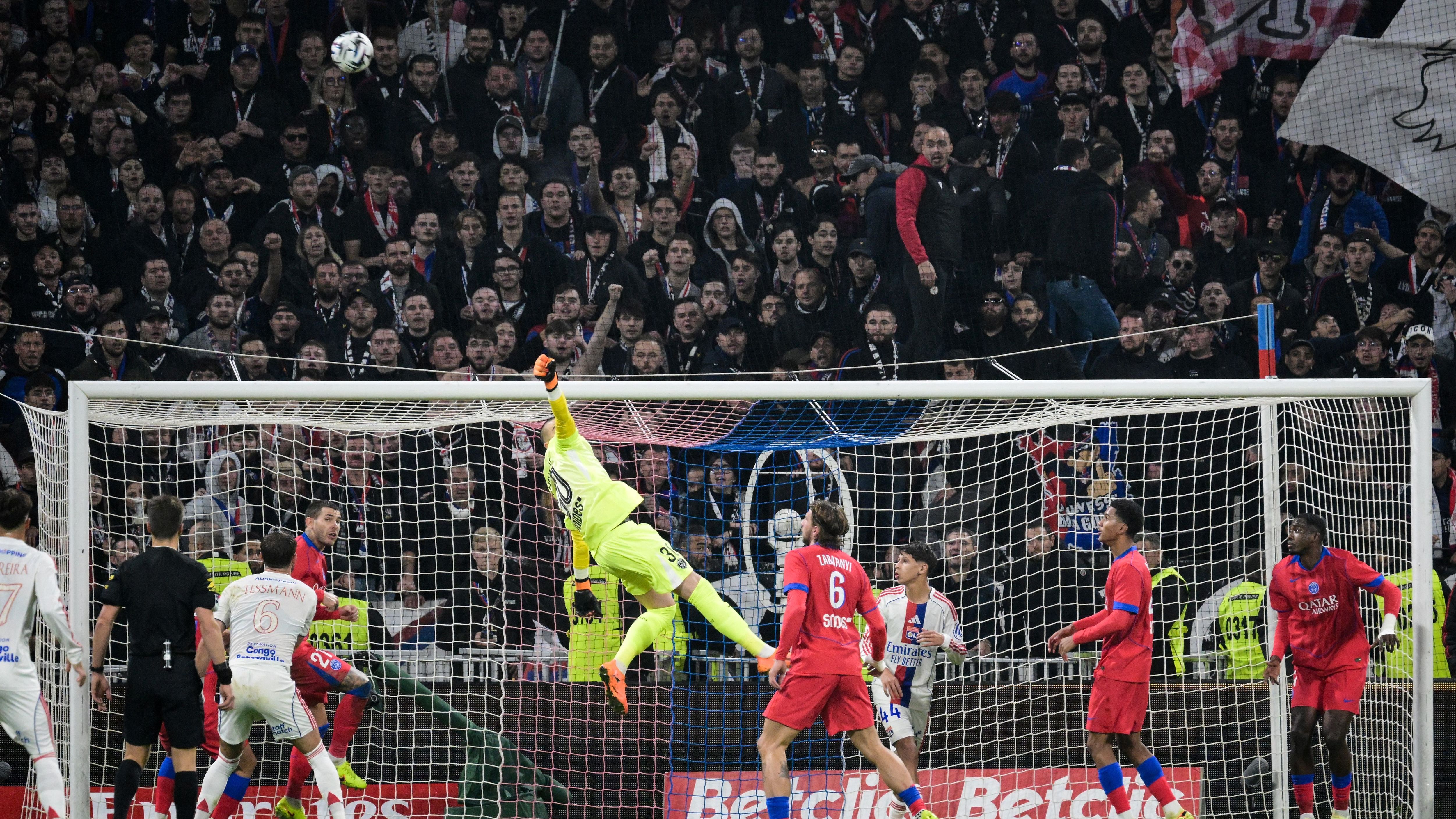 images-v3-getty-2245374523-crop-MM5DKMBQGQ5DEOBRGU5G433XMU5DAORSGYYQ====-GettyImages-2245374523