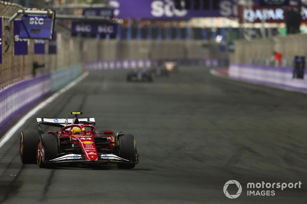 images-mgl-6zQGDXaY-s1000-lewis-hamilton-ferrari