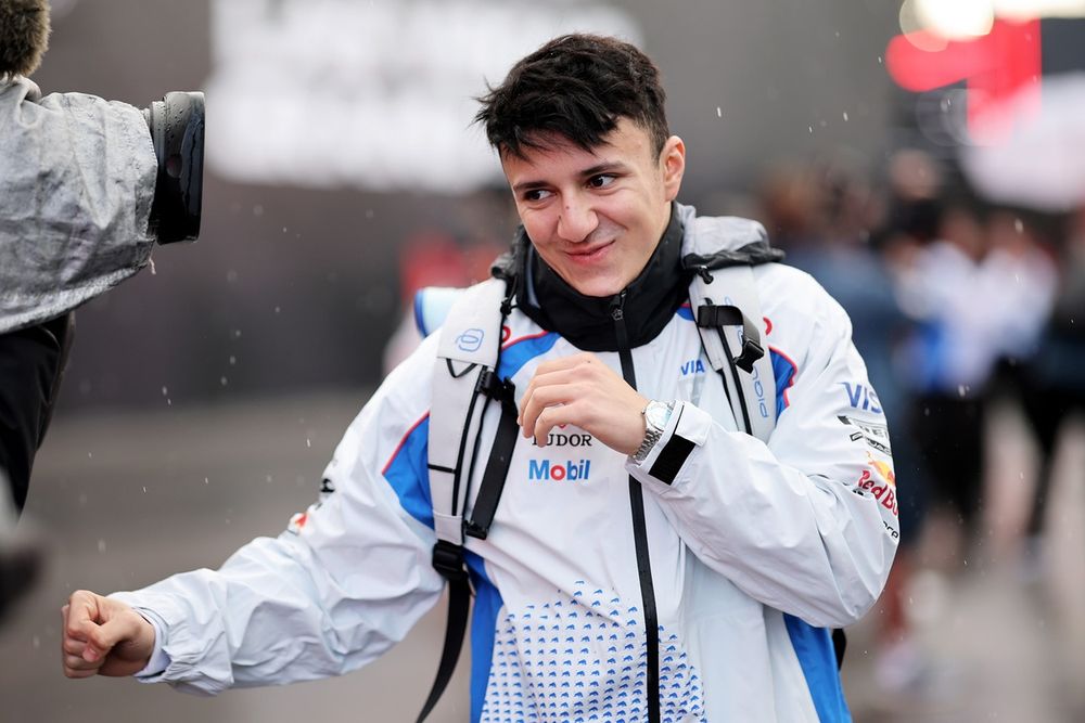 images-mgl-2eZgM73Y-s1000-isack-hadjar-racing-bulls-team