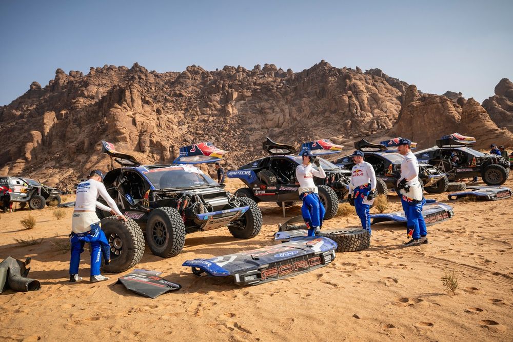 images-mgl-6b8jVow2-s1000-ford-m-sport-team-area