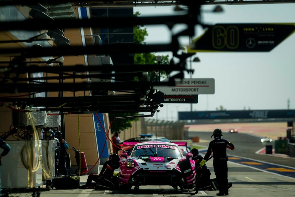 images-mgl-0rVxP5J0-s1000-85-iron-dames-porsche-911-gt3-