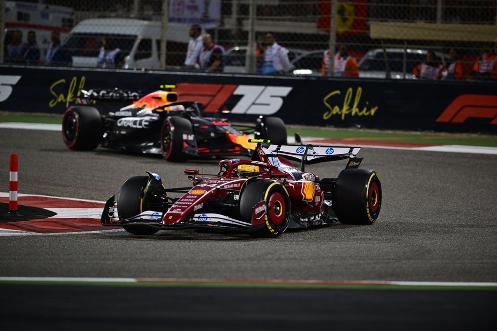 images-mgl-63vdbgDY-s1000-lewis-hamilton-ferrari