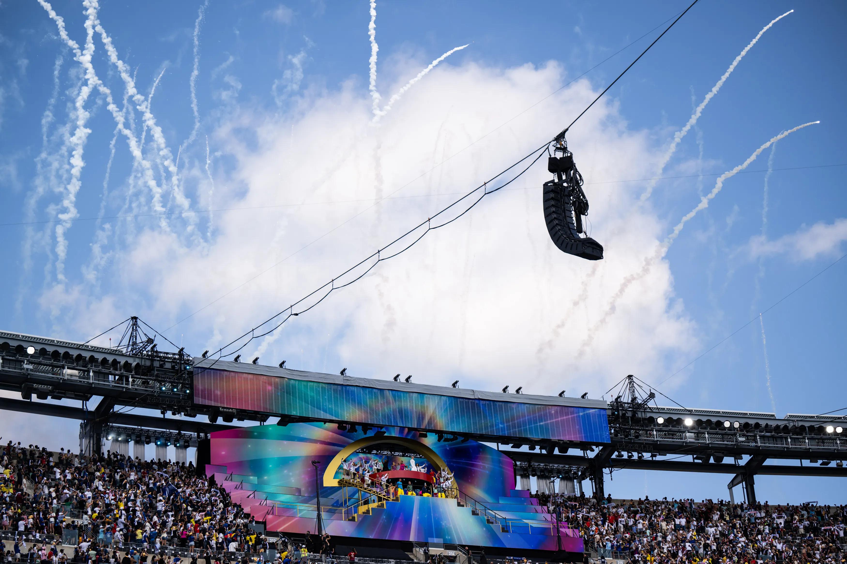 transform-8b077ff4-1552-4cf5-8848-fda50fbb0b42-EAST-RUTHERFORD-NEW-JERSEY-JULY-13-J-Balvin-performs-during-the-halftime-show-during-the-FIFA-Club-World-Cup-2025-final-match-between-Chelsea-FC-and-Pari