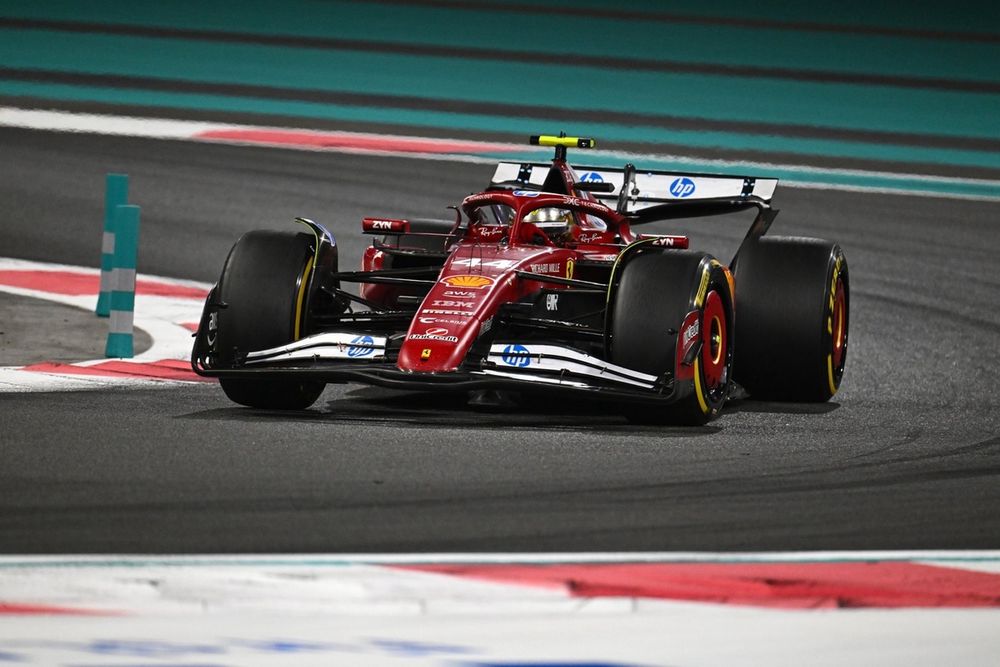 images-mgl-YpbPVjA0-s1000-lewis-hamilton-ferrari