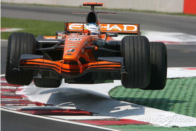images-mgl-0mNWAZ52-s1000-f1-canadian-gp-2007-adrian-sutil-spyker