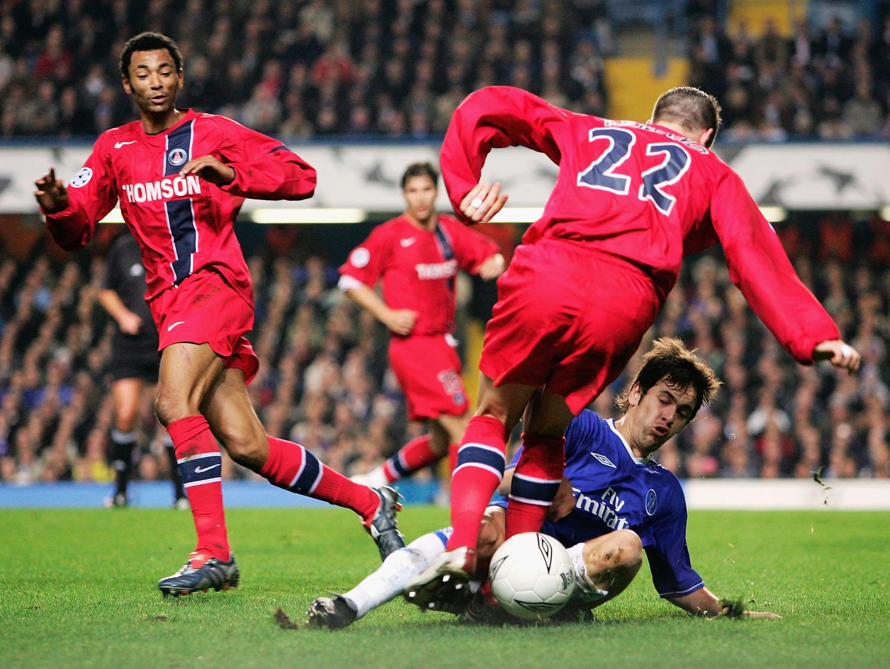 transform-20009dfb-5326-463b-9f8a-b764c450c0ef-LONDON-NOVEMBER-24-Joe-Cole-of-Chelsea-is-tackled-by-Sylvain-Armand-of-PSG-during-the-Champions-League-match-between-Chelsea-and-Paris-Saint-Germain-at-S