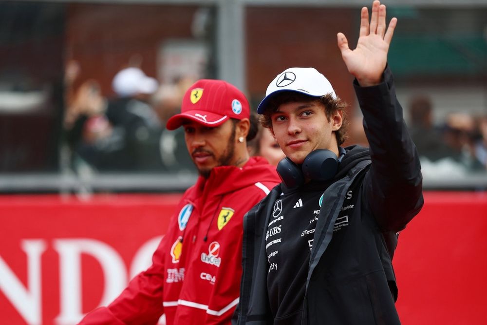 images-mgl-YEQR885Y-s1000-lewis-hamilton-ferrari-andrea-