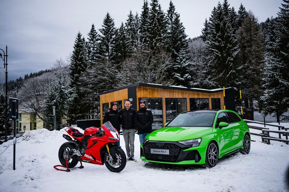 images-mgl-2d1vBopY-s1000-campioni-in-pista-with-marc-ma