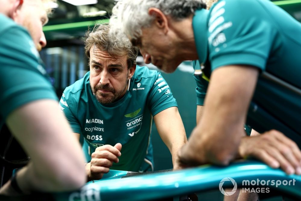 images-mgl-6D1JJDD0-s1000-fernando-alonso-aston-martin-r