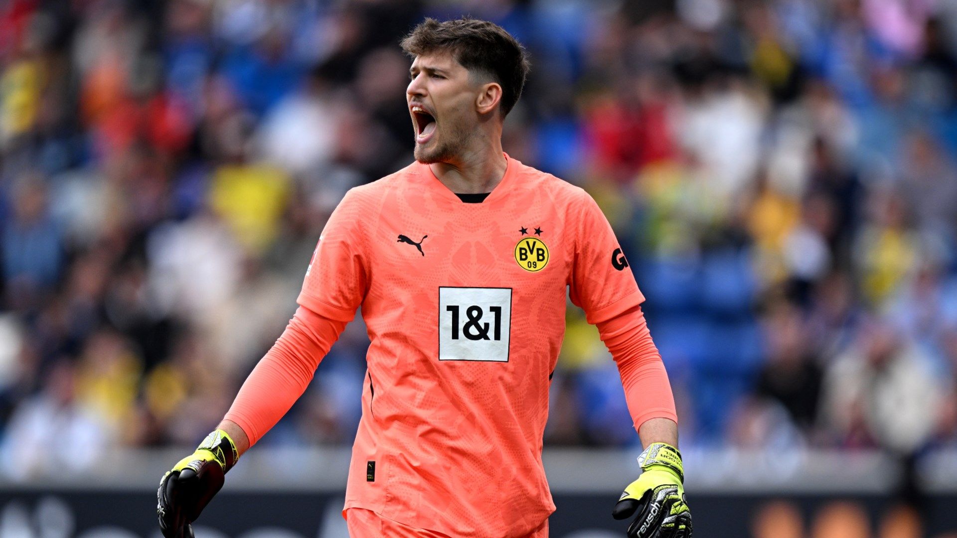 images-v3-bltb9900f375bf0d9f7-Gregor%20Kobel%20Dortmund%202025