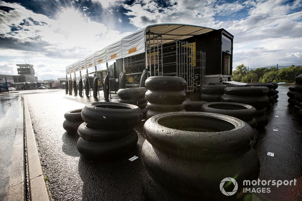 images-mgl-6VREyGN6-s1000-pirelli-tyres-1