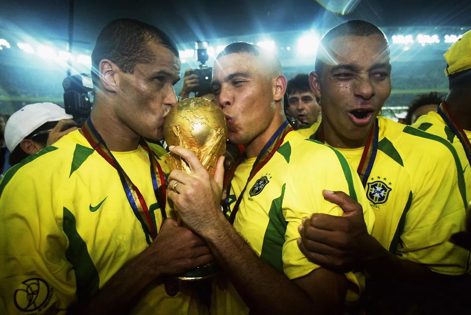 transform-48d3def0-d230-40fe-8025-a2b4c70e1b53-Rivaldo-Ronaldo-and-Gilberto-Silva-celebrate-with-the-trophy-after-Brazil-conquered-Korea-Japan-2002