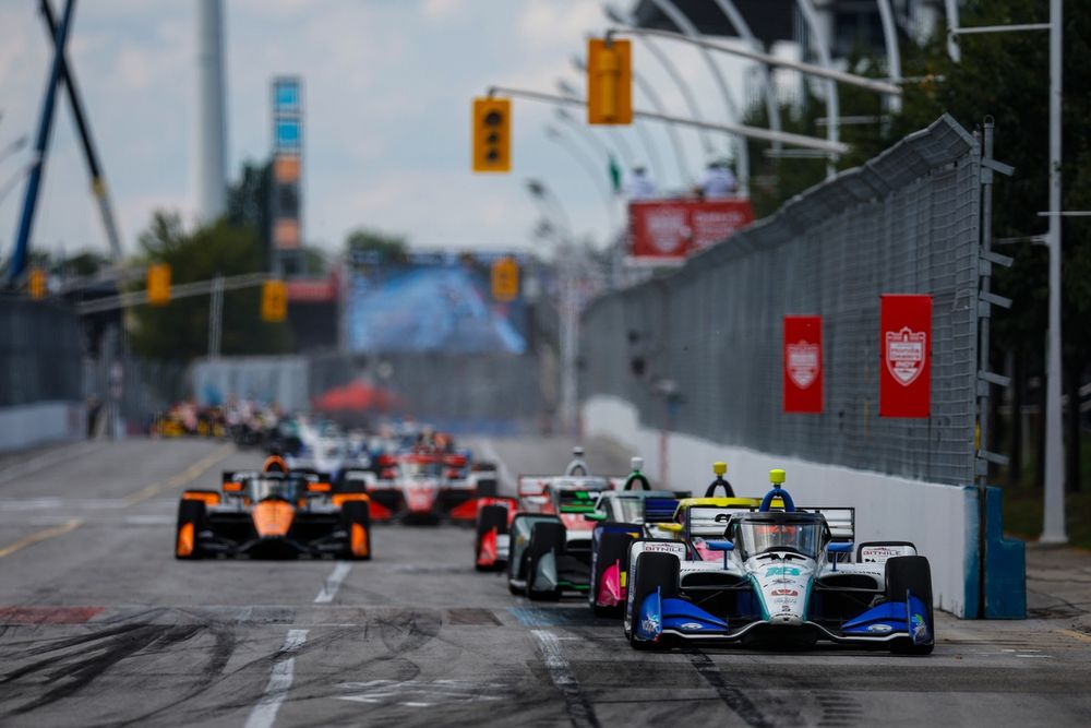 images-mgl-2GzX9gO0-s1000-rinus-veekay-dale-coyne-racing