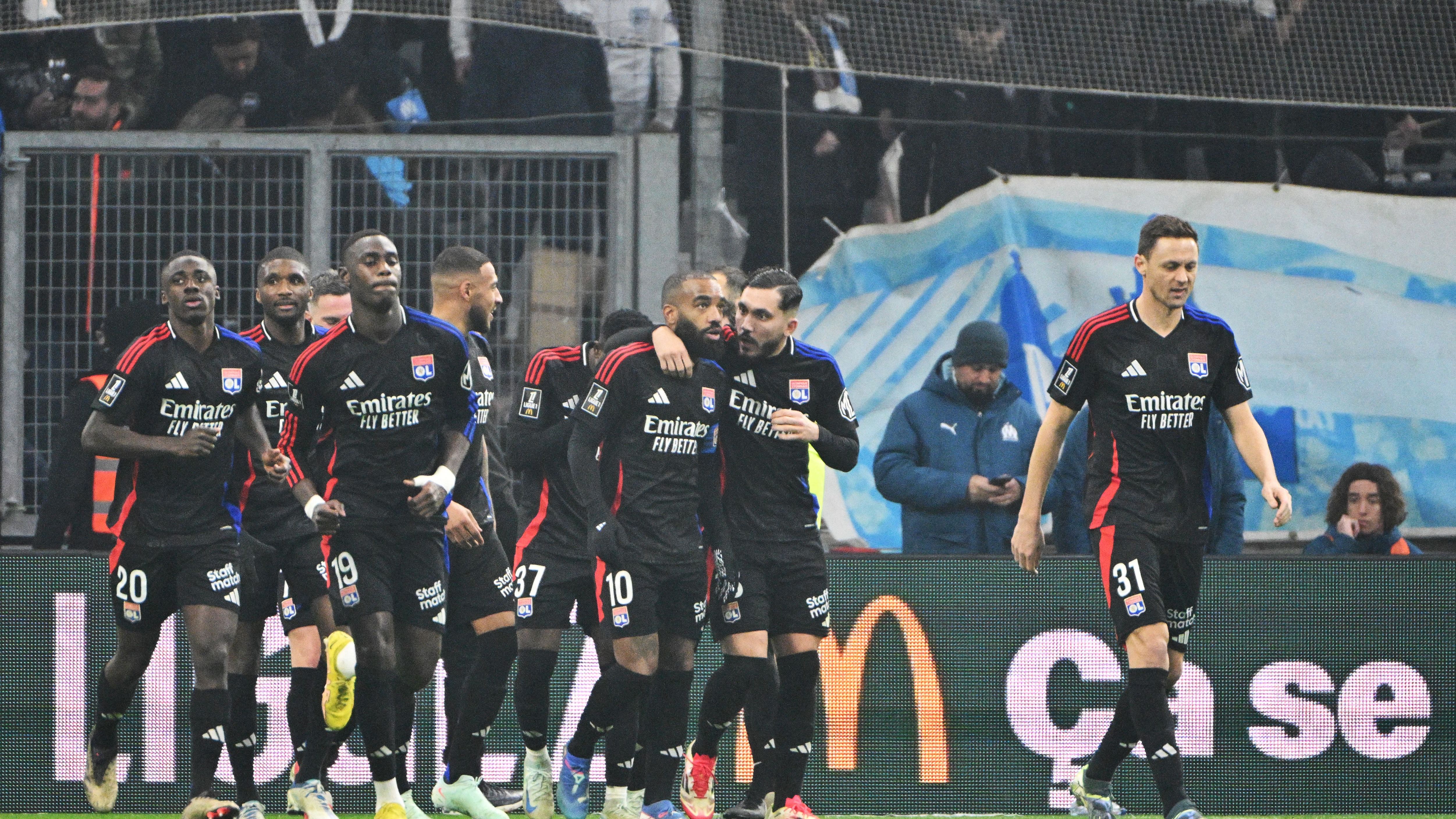 images-v3-getty-2196771720-crop-MM5DKMBQGQ5DEOBRGU5G433XMU5DAORSGYYQ====-GettyImages-2196771720