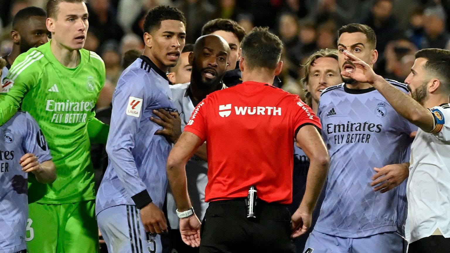 images-v3-blt7826b3928d241a66-crop-MM5DCNJTGY5DQNRUHJXG653FHIYTQNB2GA======-Jude_Bellingham_Real_Madrid_Valencia