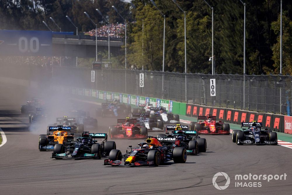 images-mgl-0mb9lzG2-s1000-max-verstappen-red-bull-racing-1