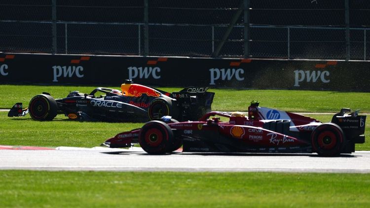 images-mgl-6Al77OoY-s1000-lewis-hamilton-ferrari-max-ver