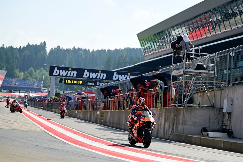 images-mgl-2y3edXn6-s1000-maverick-vinales-red-bull-ktm-