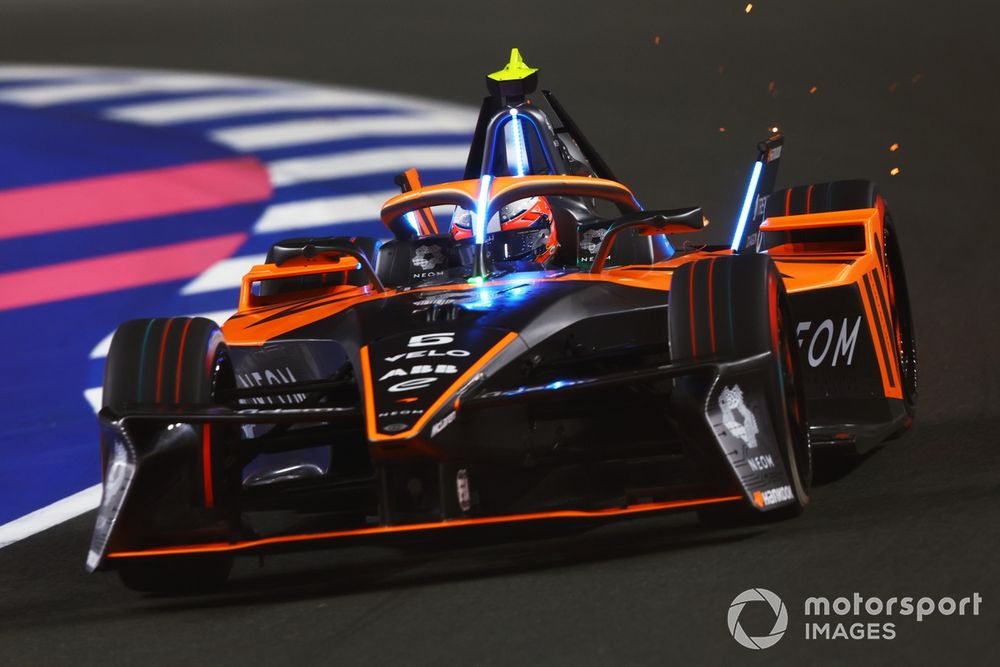 images-mgl-YEQzPKLY-s1000-taylor-barnard-mclaren-formula