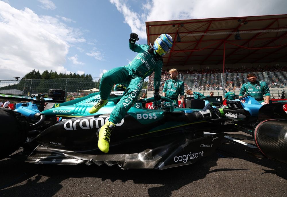 images-mgl-24vxjqP6-s1000-fernando-alonso-aston-martin-r