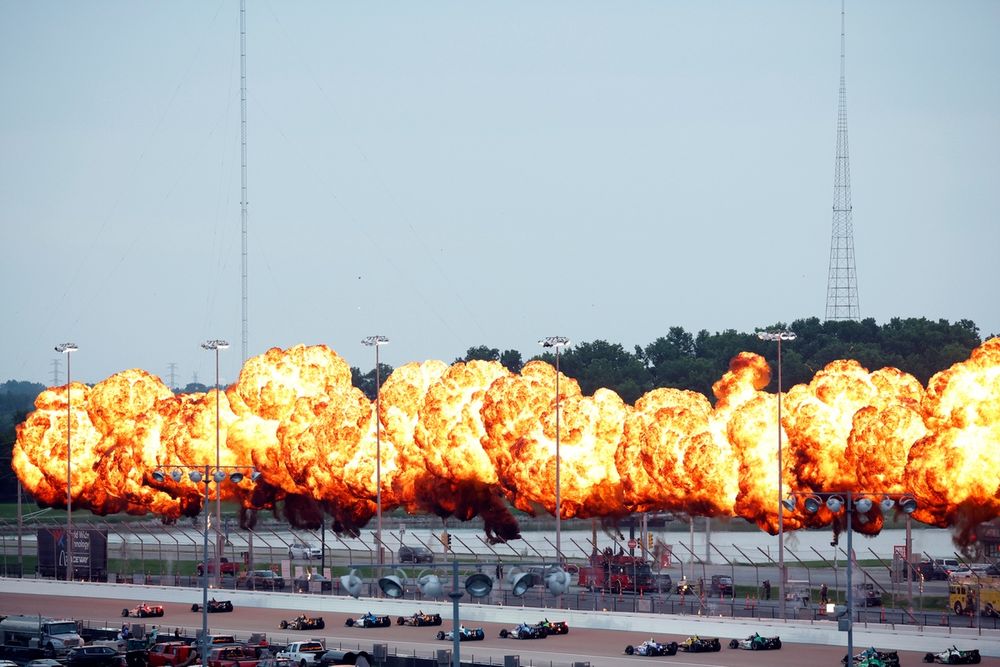 images-mgl-Yv87vnx0-s1000-pyrotechnics-are-ignited-on-th