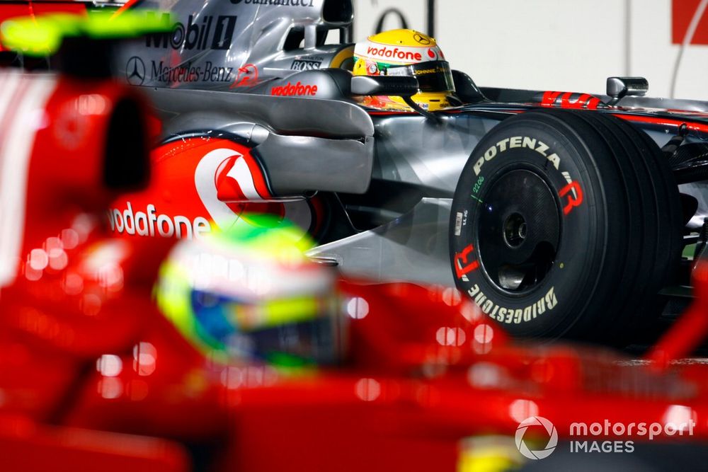 images-mgl-0oOBm8a0-s1000-felipe-massa-ferrari-f2008-and-1