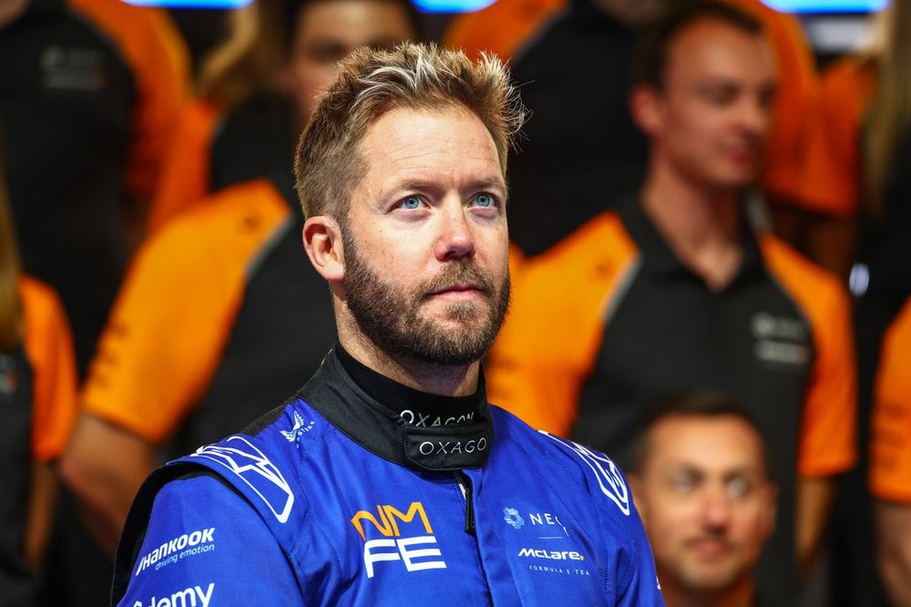 images-mgl-27vdX7E0-s1000-sam-bird-neom-mclaren-formula-