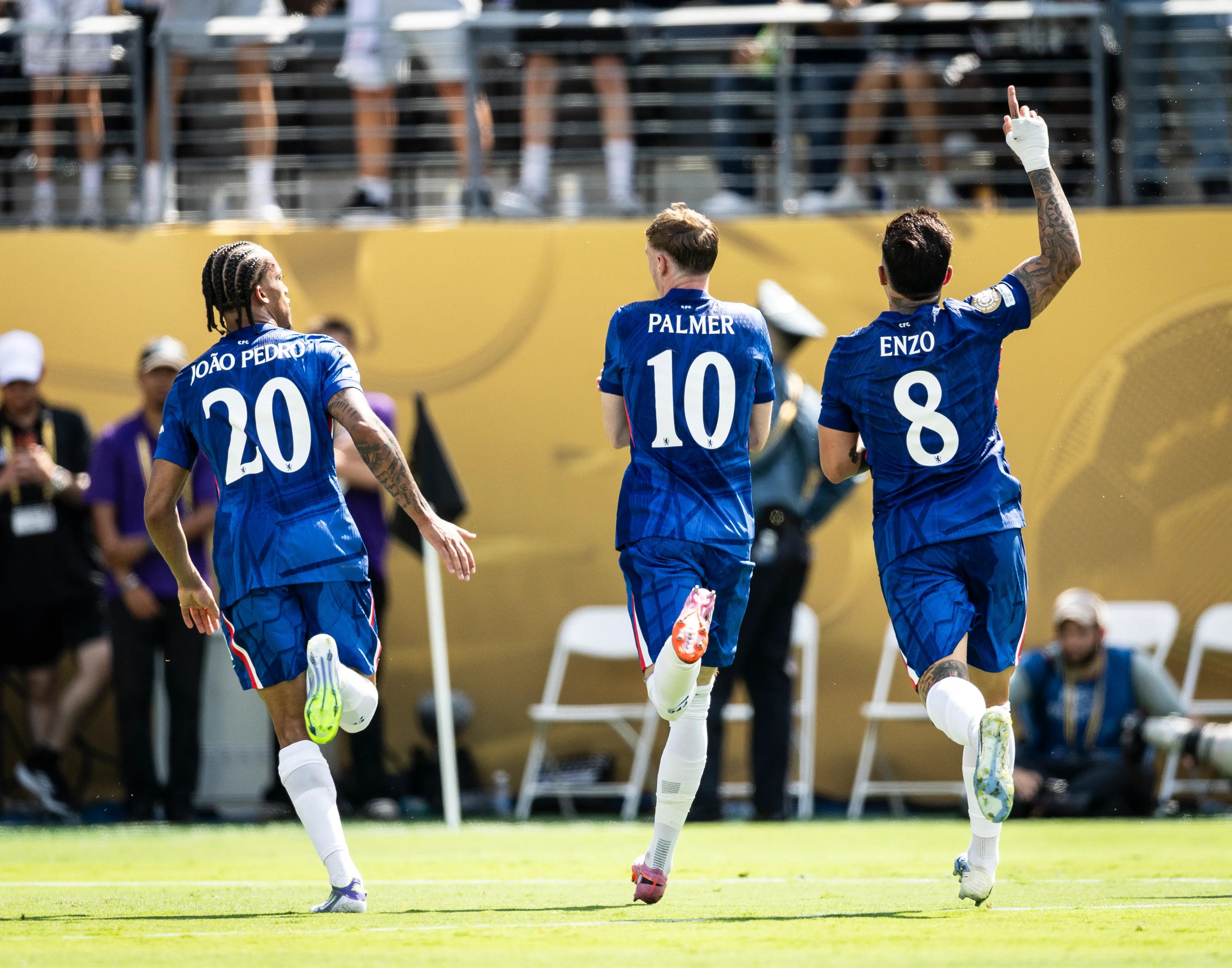 transform-3ed692e6-9107-46b5-91db-d6a0b7d3abed-Chelsea-players-celebrate