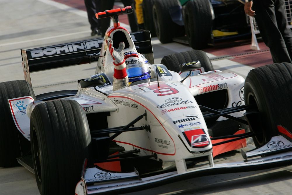 images-mgl-0JB317M0-s1000-nico-rosberg-art-grand-prix