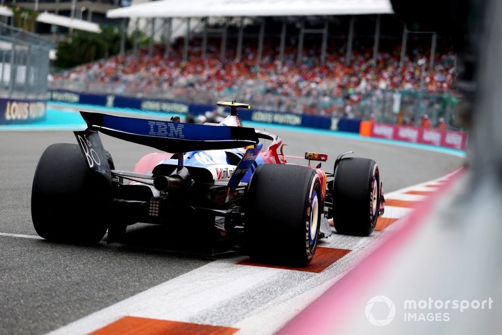 images-mgl-2GzXmBE0-s1000-lewis-hamilton-ferrari