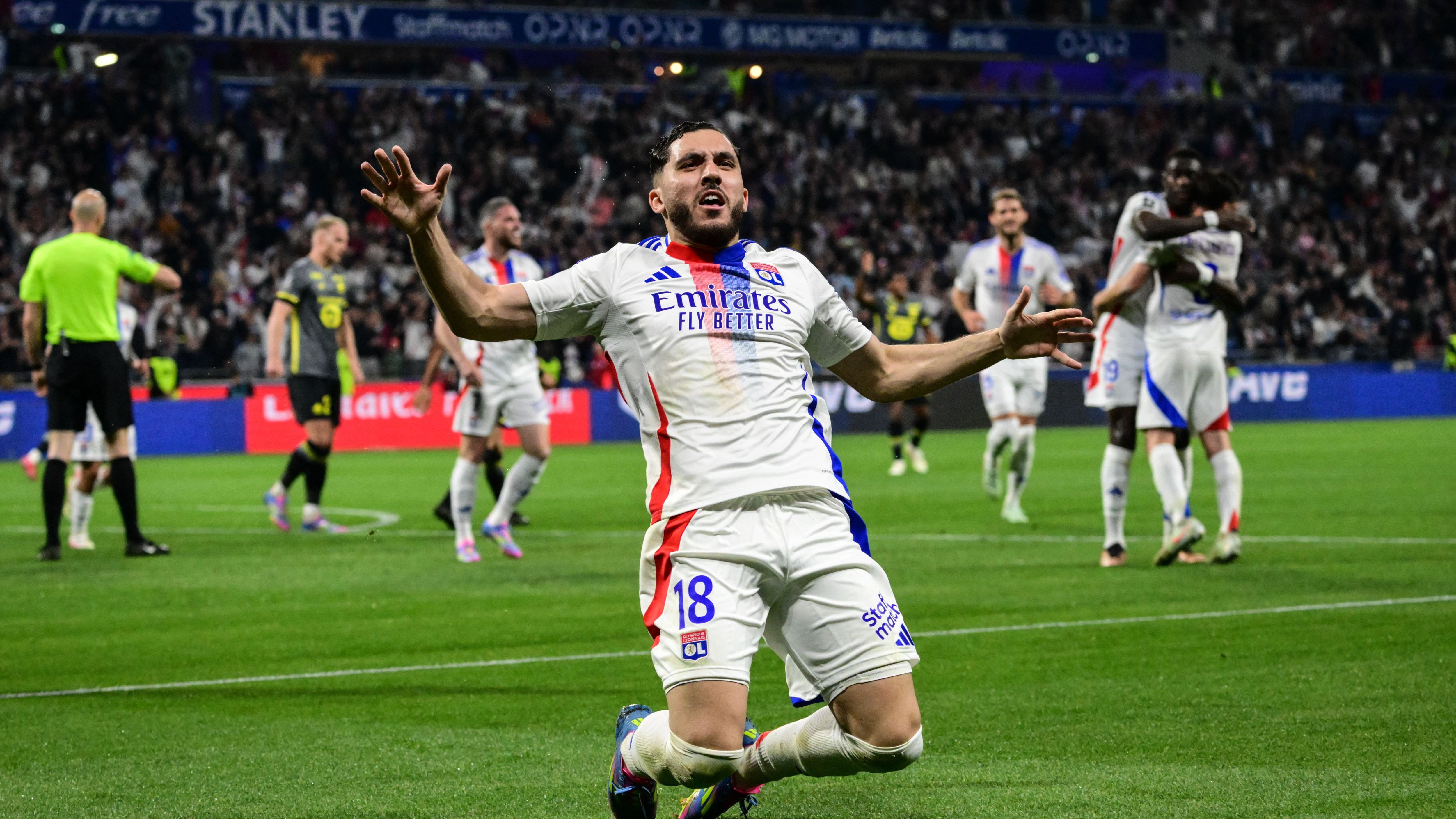 images-v3-getty-2208114893-crop-MM5DKMBQGQ5DEOBRGU5G433XMU5DAORSGYYQ====-GettyImages-2208114893