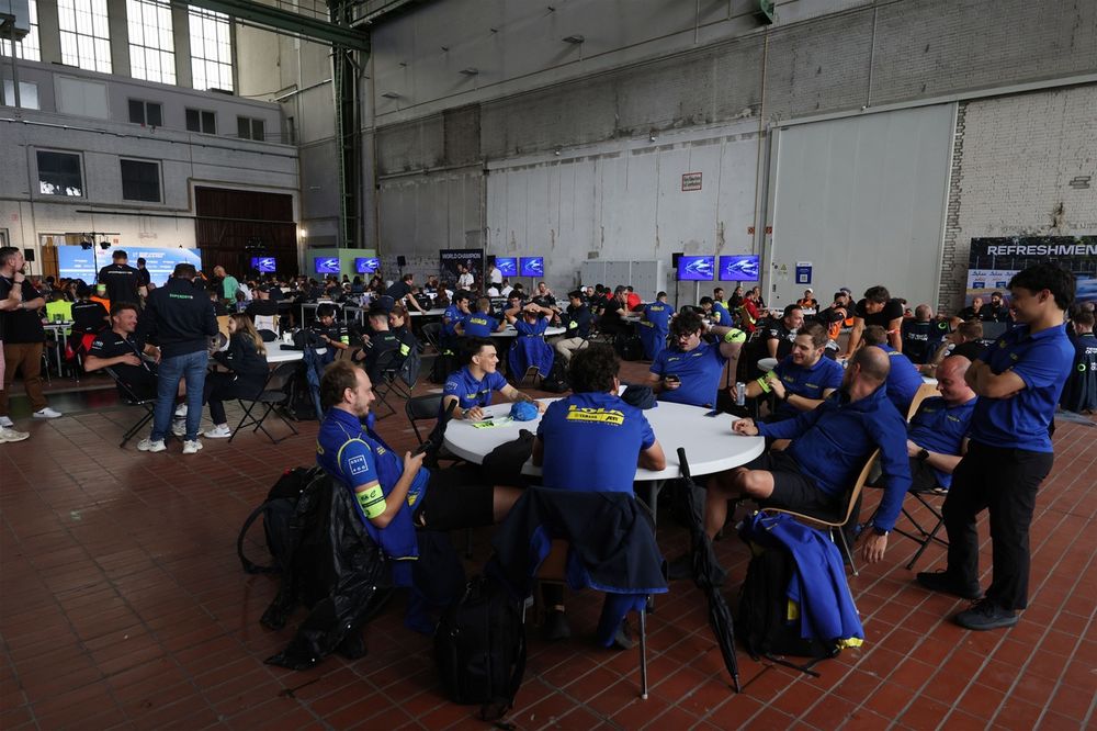 images-mgl-63vbO57Y-s1000-team-members-are-in-the-media-