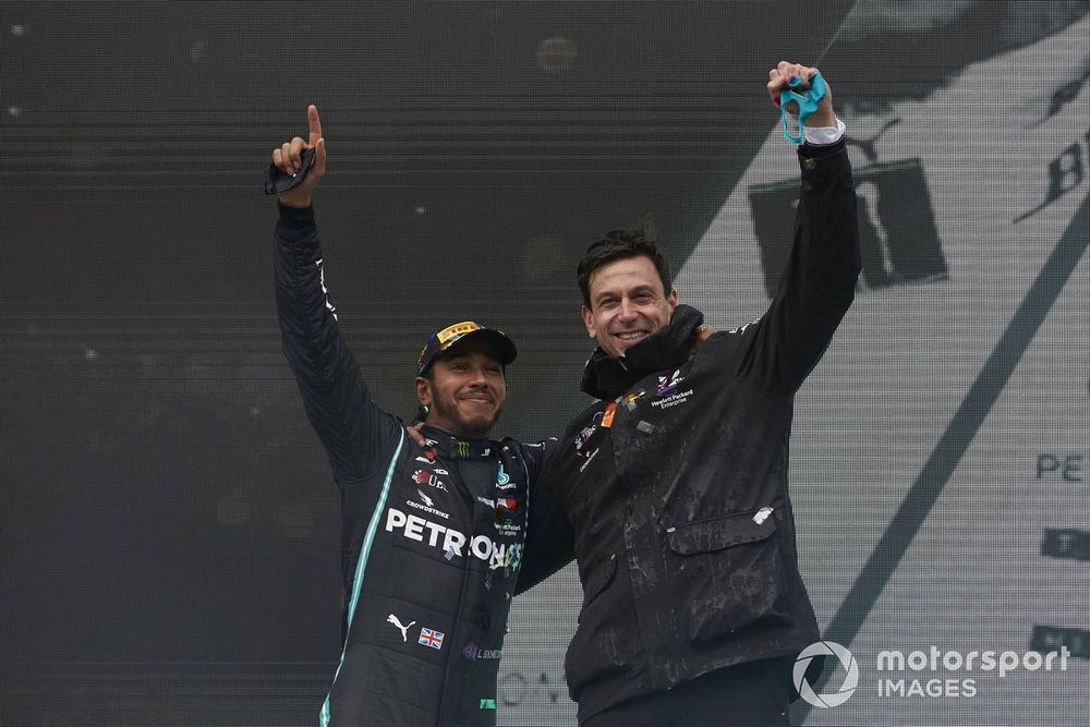 images-mgl-01WRKleY-s1000-lewis-hamilton-mercedes-amg-f1-1