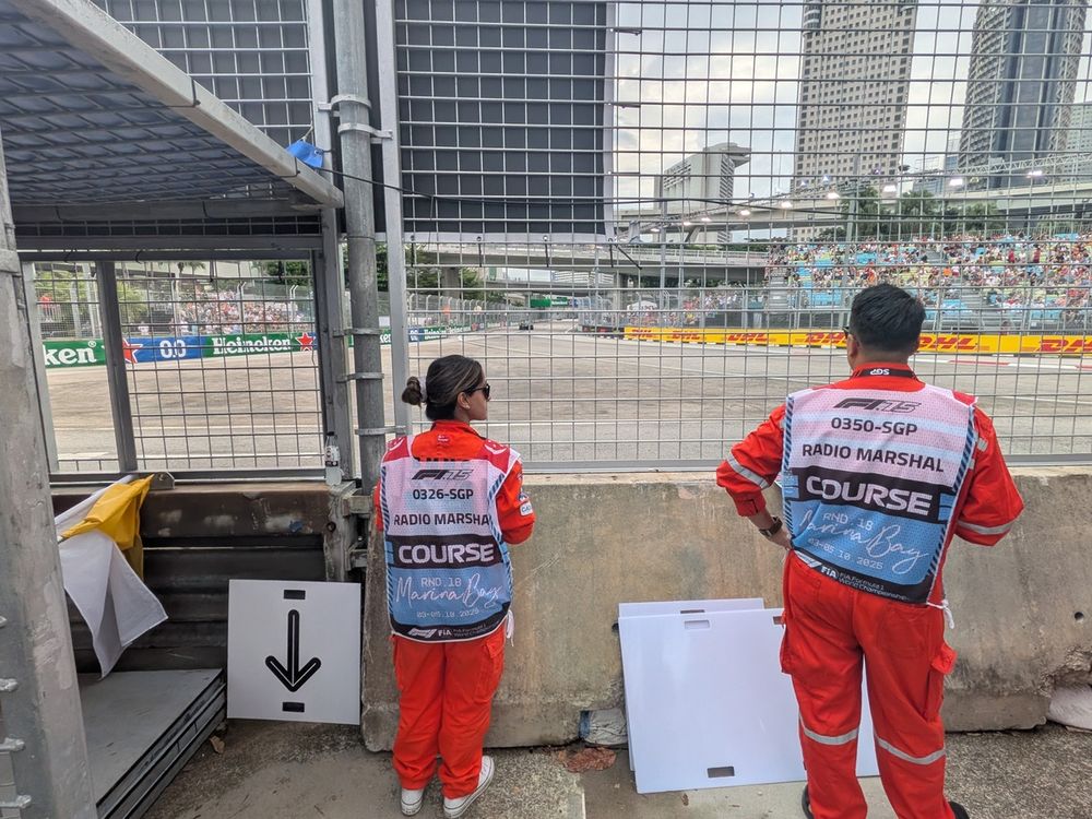 images-mgl-YMX3bVn2-s1000-marshals-at-work-at-the-singap