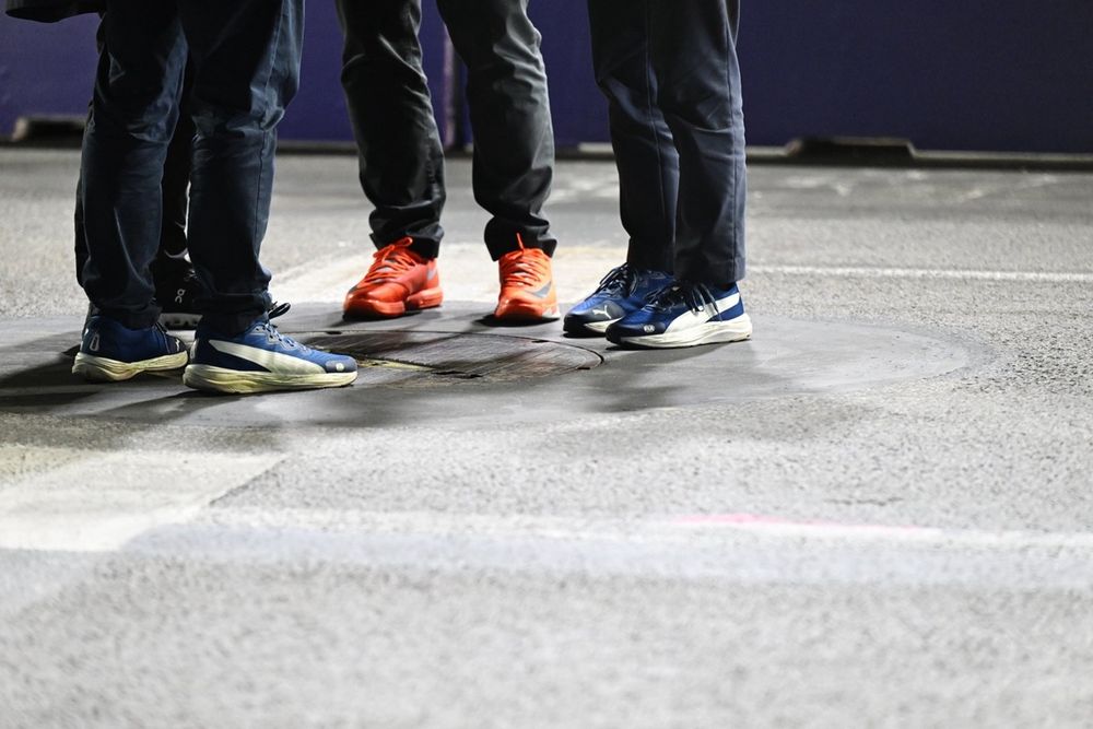 images-mgl-0qgPA8QY-s1000-marshals-and-circuit-staff-gat