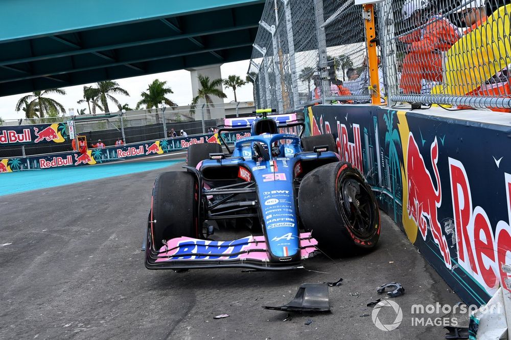 images-mgl-6b7q97j0-s1000-esteban-ocon-alpine-a522-crash-1
