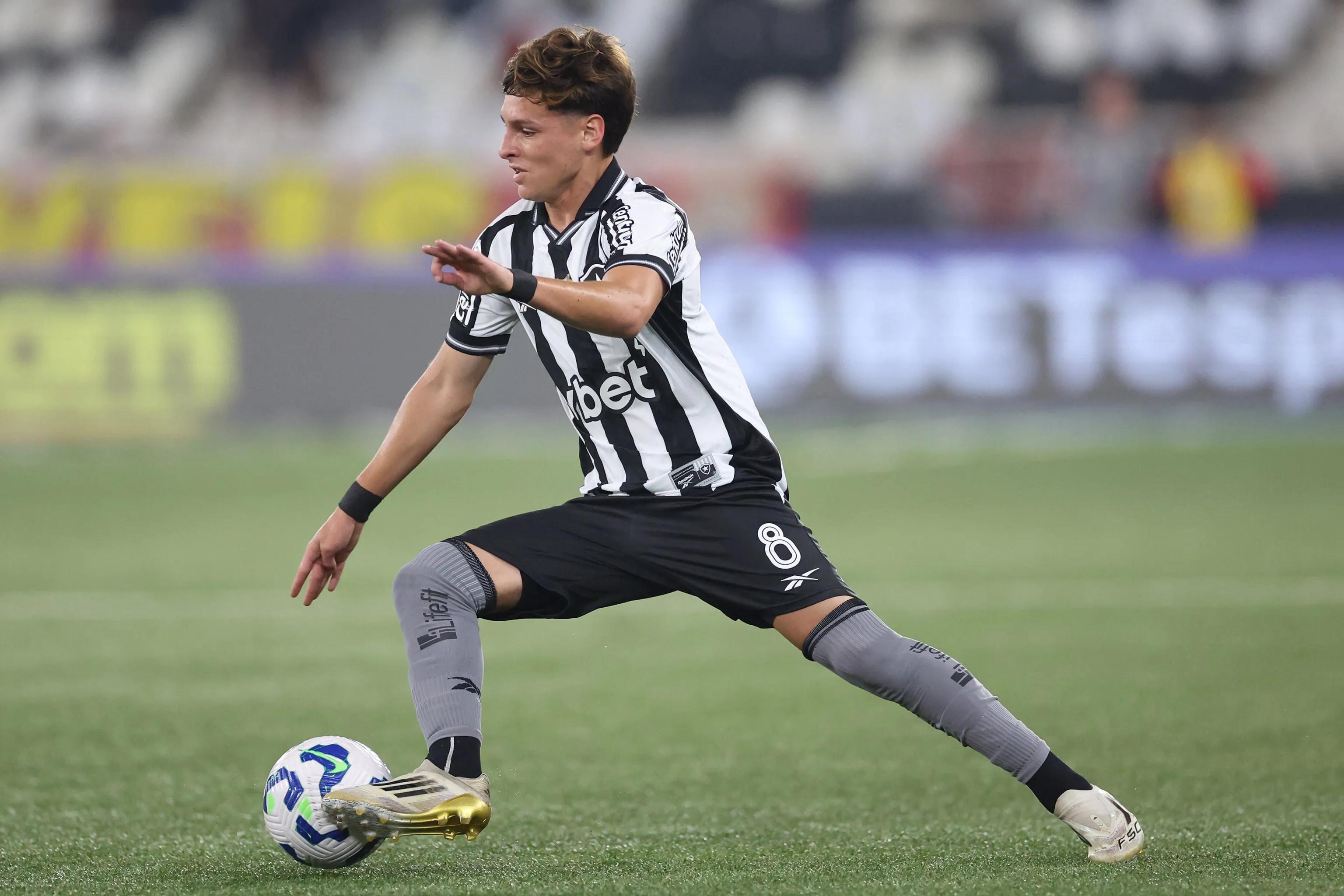 transform-bf68f764-2fd8-4eb1-9ef7-6a377855664b-Alvaro-Montoro-of-Botafogo-in-acionar-during-a-match-against-Vitoria