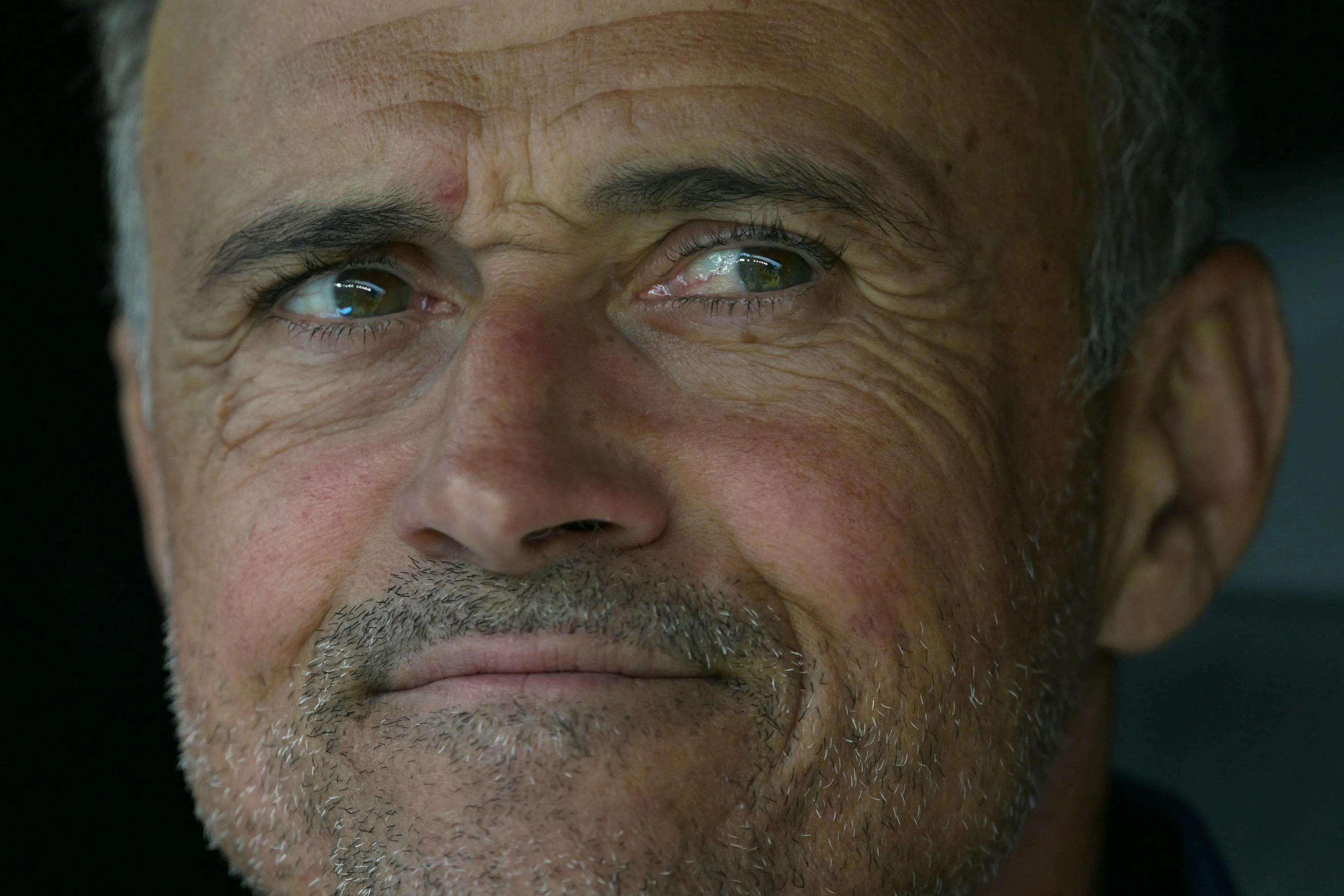 transform-77f5de5c-b27b-49fe-bac0-ac476fc3ee15-Luis-Enrique-smiles