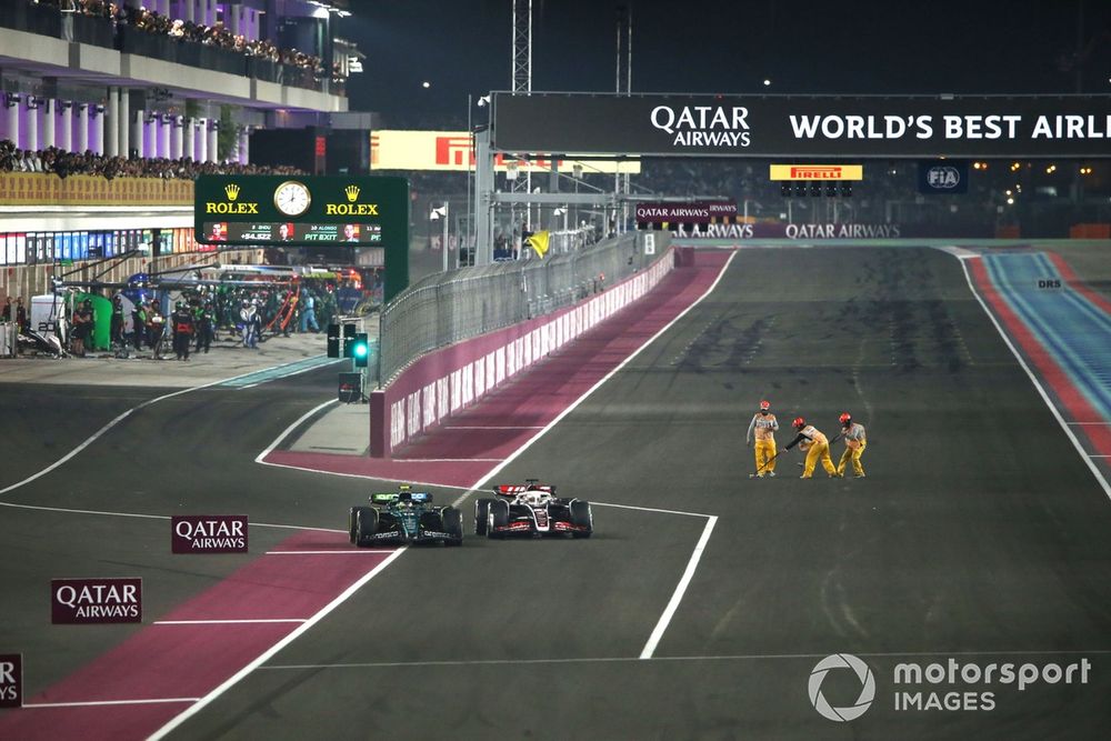 images-mgl-0ZR7Vo50-s1000-marshals-clear-up-on-the-start