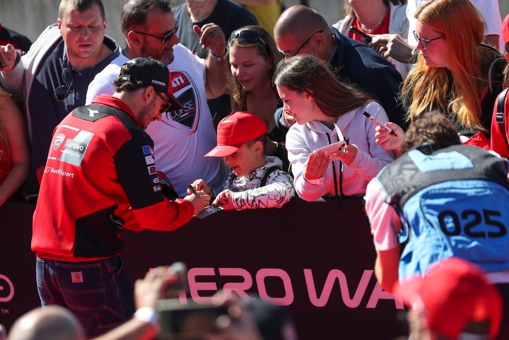 images-mgl-0RrQ8rr0-s1000-francesco-bagnaia-ducati-team