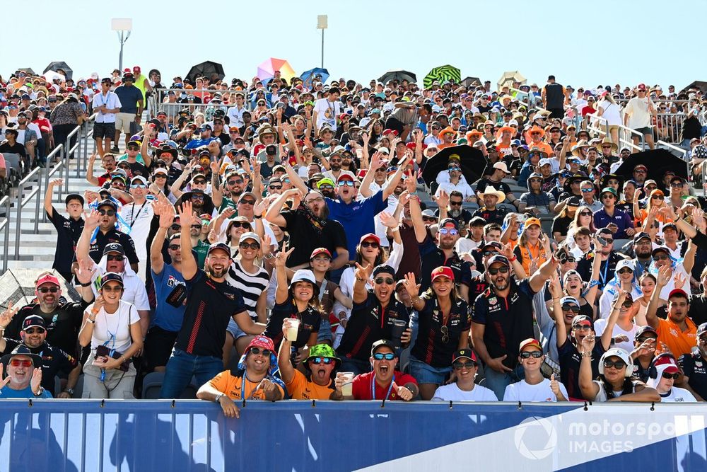 images-mgl-2y3XM896-s1000-excited-fans-fill-a-grandstand-1
