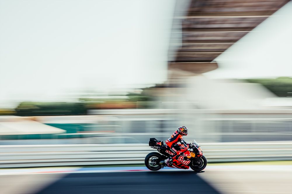 images-mgl-YEQRlBqY-s1000-enea-bastianini-red-bull-ktm-t