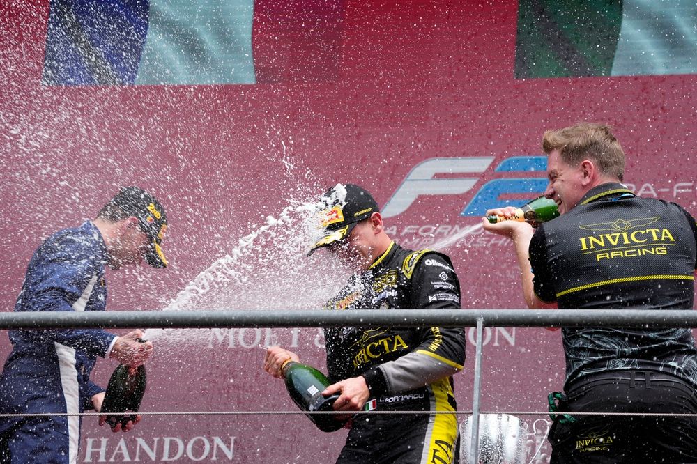 images-mgl-0ZR9NyL0-s1000-podium-race-winner-leonardo-fo