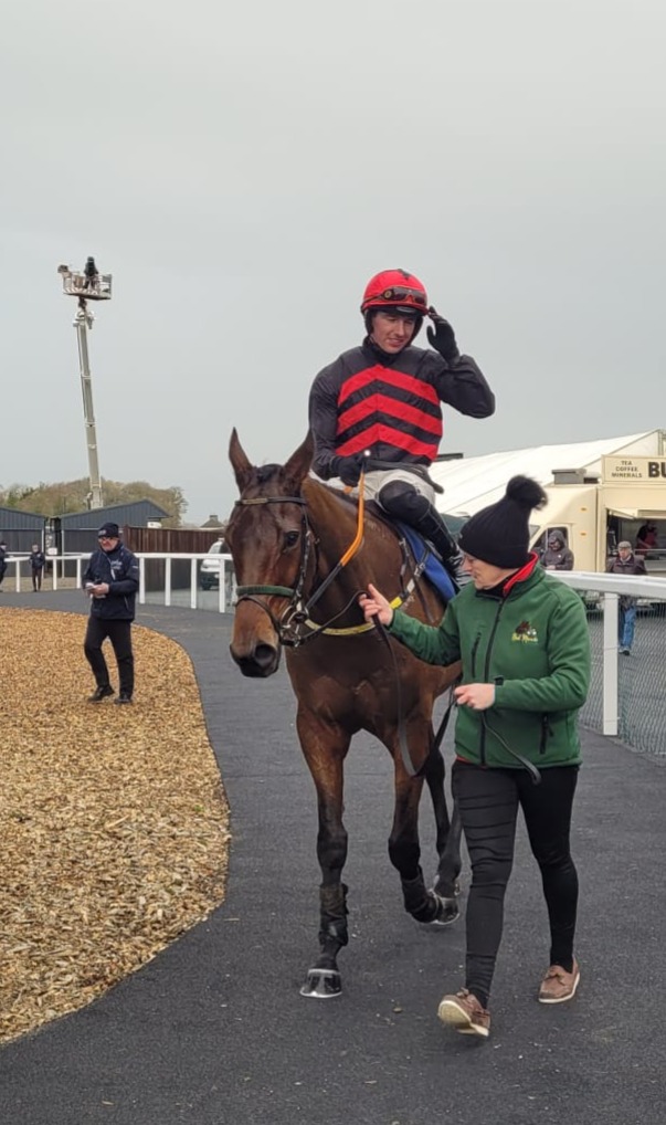 2025-11-27132437-1bb0646a-c481-4e90-95a4-77fd63109138