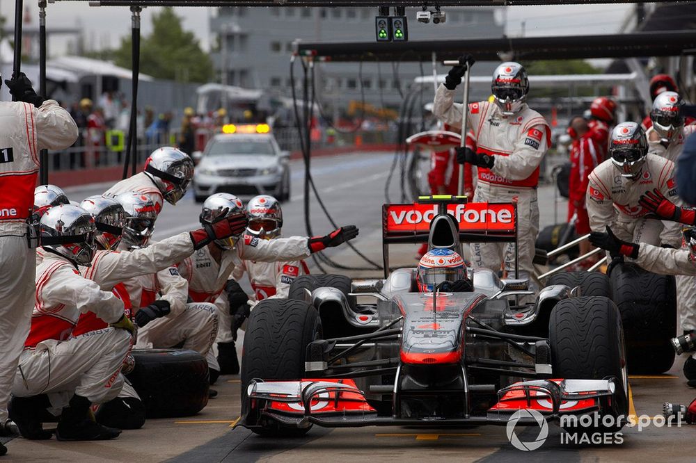 images-mgl-6xED8550-s1000-jenson-button-mclaren-mp4-26-m-1